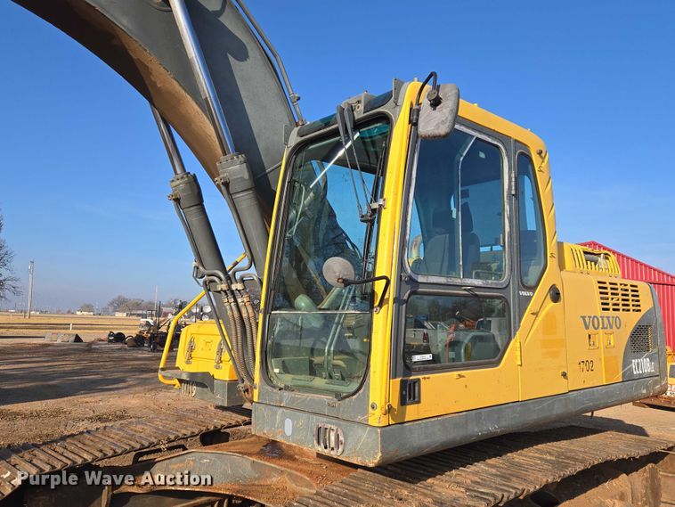 image for item ET5375 2005 Volvo EC210B LC excavator