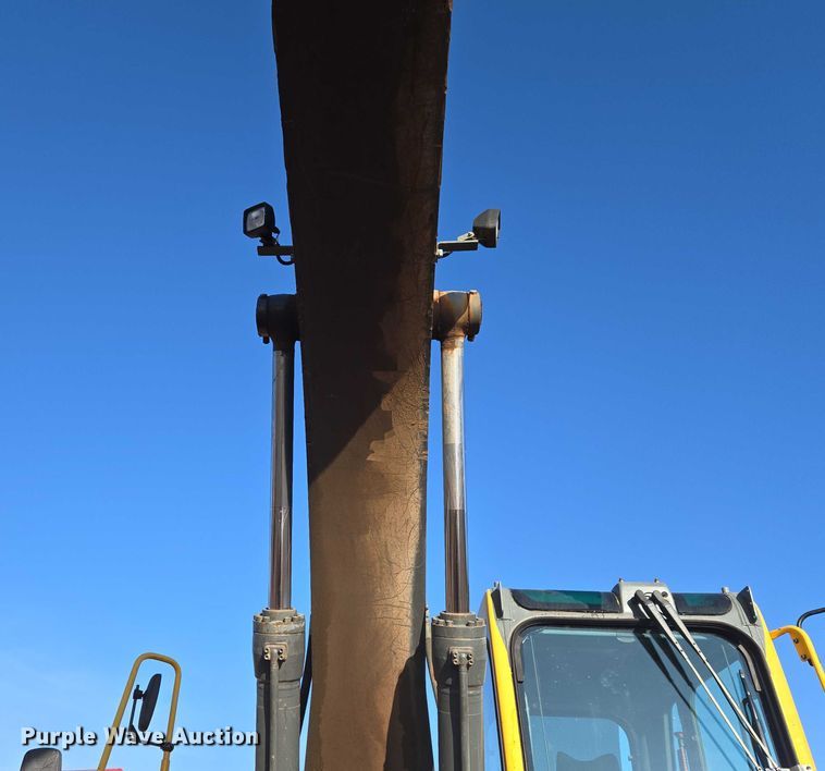 image for item ET5375 2005 Volvo EC210B LC excavator