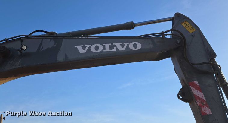 image for item ET5375 2005 Volvo EC210B LC excavator