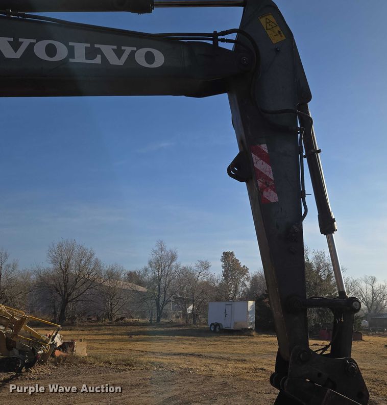 image for item ET5375 2005 Volvo EC210B LC excavator