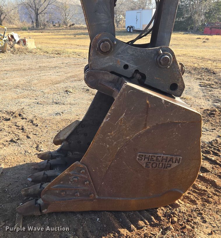 image for item ET5375 2005 Volvo EC210B LC excavator