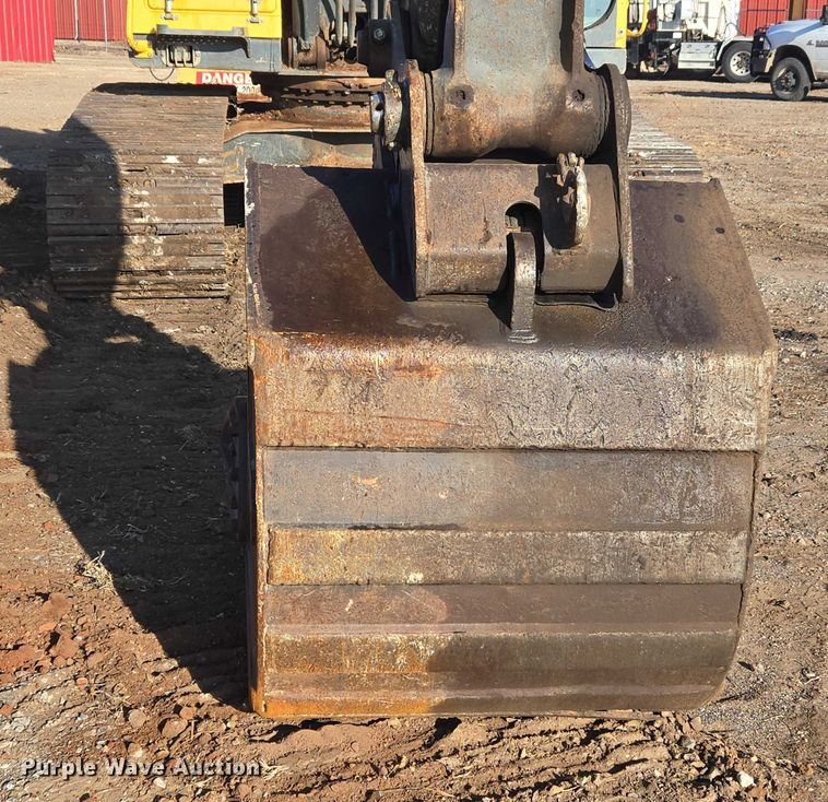 image for item ET5375 2005 Volvo EC210B LC excavator