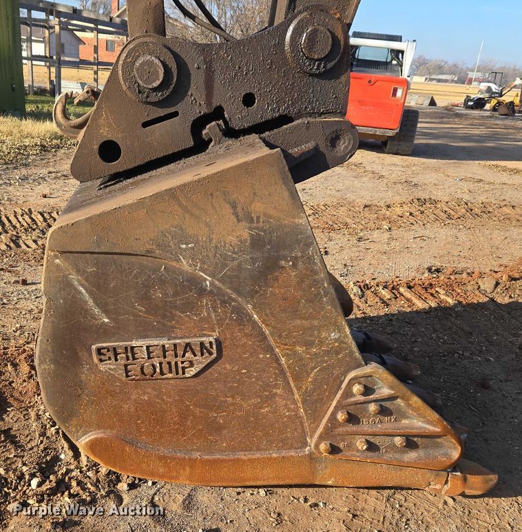 image for item ET5375 2005 Volvo EC210B LC excavator