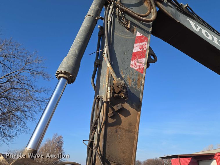 image for item ET5375 2005 Volvo EC210B LC excavator