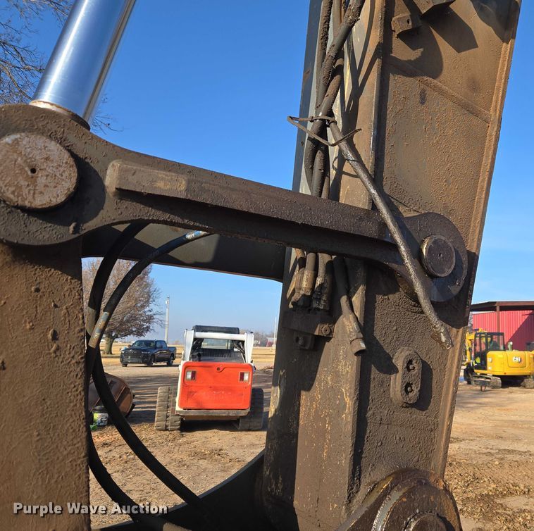 image for item ET5375 2005 Volvo EC210B LC excavator