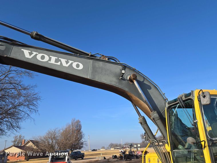 image for item ET5375 2005 Volvo EC210B LC excavator