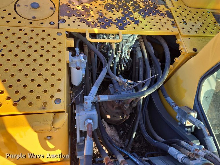 image for item ET5375 2005 Volvo EC210B LC excavator