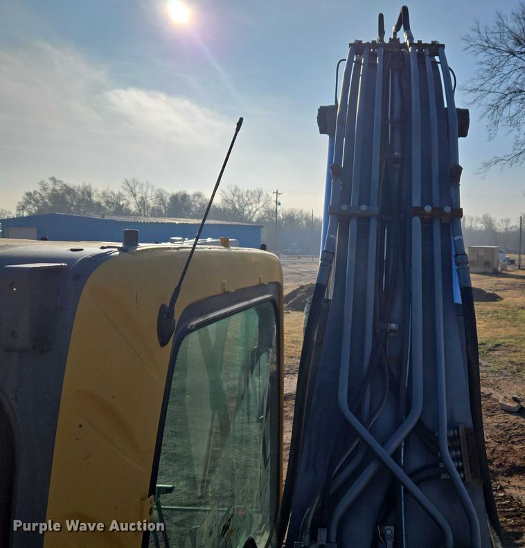 image for item ET5375 2005 Volvo EC210B LC excavator