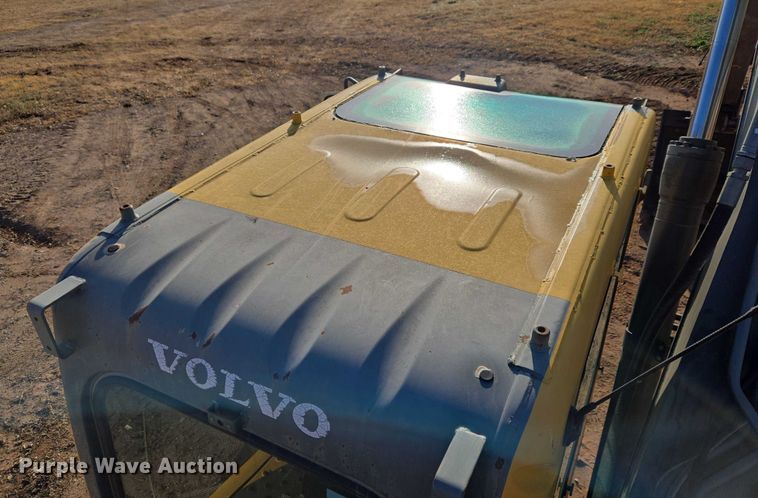 image for item ET5375 2005 Volvo EC210B LC excavator