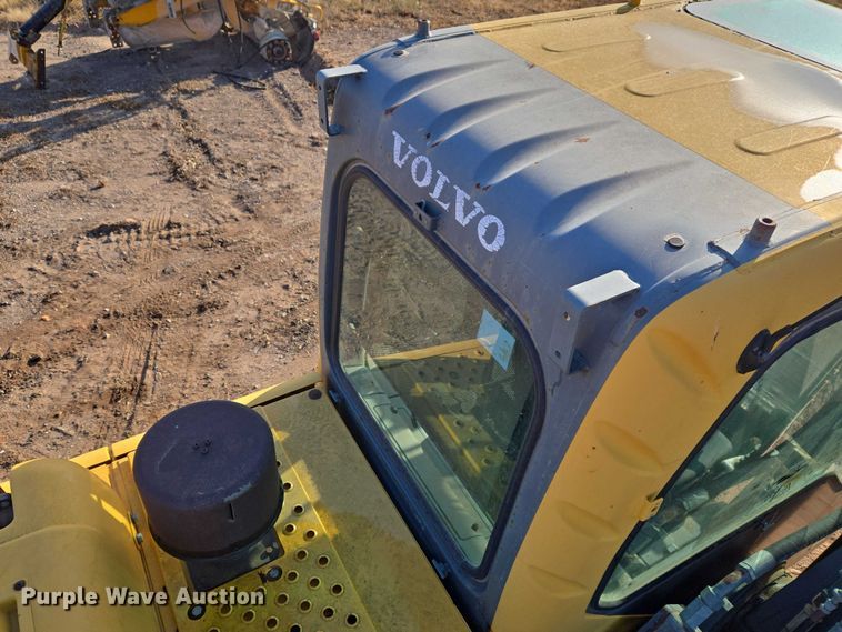 image for item ET5375 2005 Volvo EC210B LC excavator