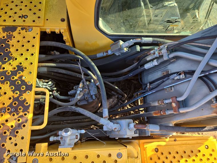 image for item ET5375 2005 Volvo EC210B LC excavator