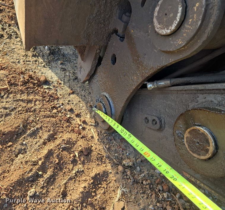 image for item ET5375 2005 Volvo EC210B LC excavator