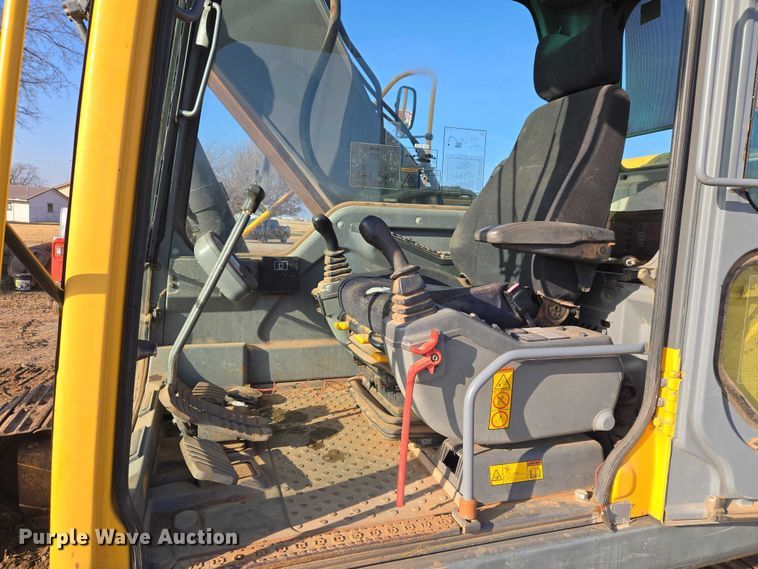image for item ET5375 2005 Volvo EC210B LC excavator