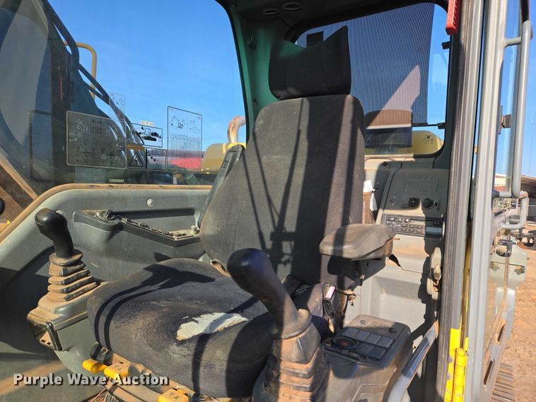 image for item ET5375 2005 Volvo EC210B LC excavator