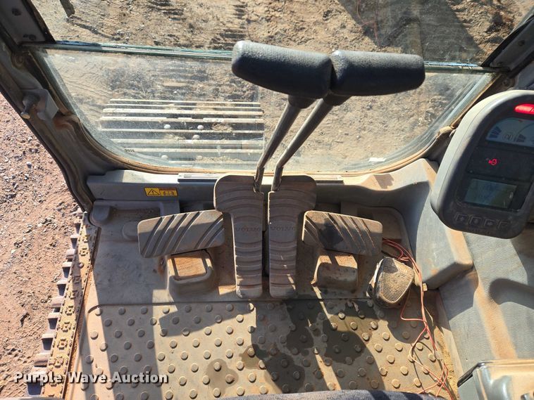 image for item ET5375 2005 Volvo EC210B LC excavator