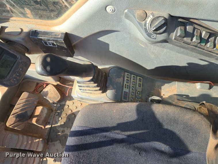 image for item ET5375 2005 Volvo EC210B LC excavator