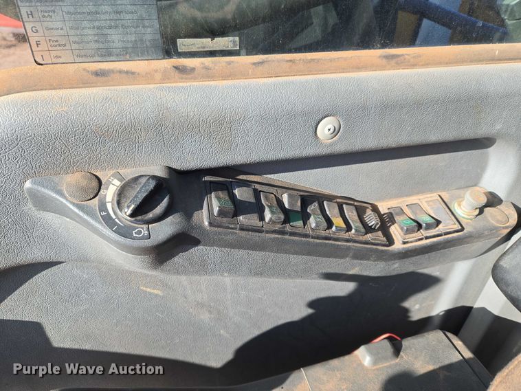 image for item ET5375 2005 Volvo EC210B LC excavator