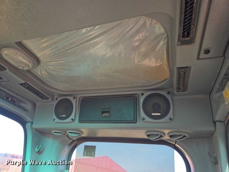 image for item ET5375 2005 Volvo EC210B LC excavator