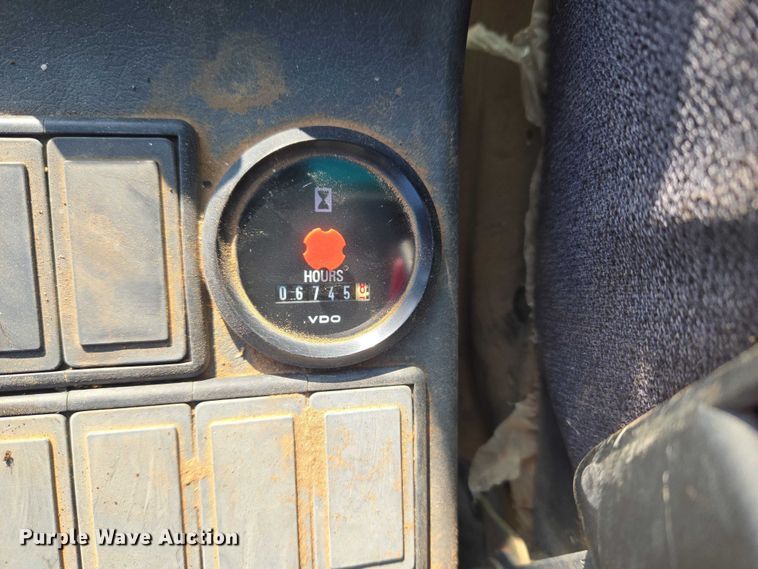 image for item ET5375 2005 Volvo EC210B LC excavator