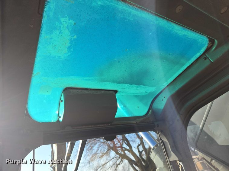 image for item ET5375 2005 Volvo EC210B LC excavator