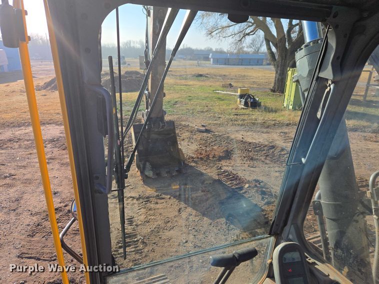 image for item ET5375 2005 Volvo EC210B LC excavator