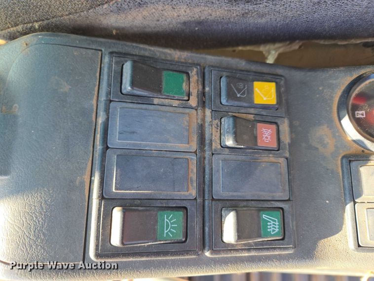 image for item ET5375 2005 Volvo EC210B LC excavator