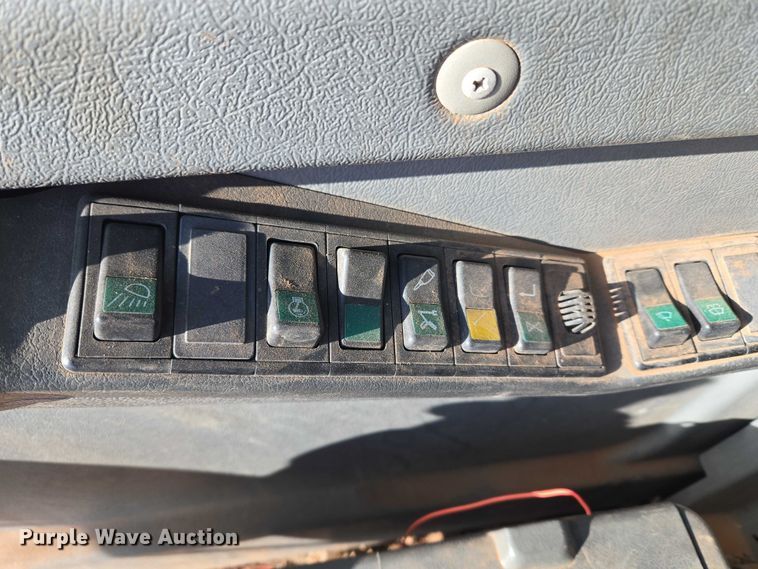 image for item ET5375 2005 Volvo EC210B LC excavator