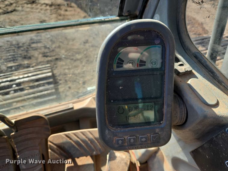 image for item ET5375 2005 Volvo EC210B LC excavator