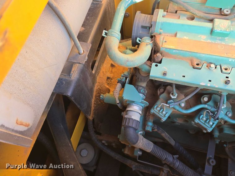 image for item ET5375 2005 Volvo EC210B LC excavator