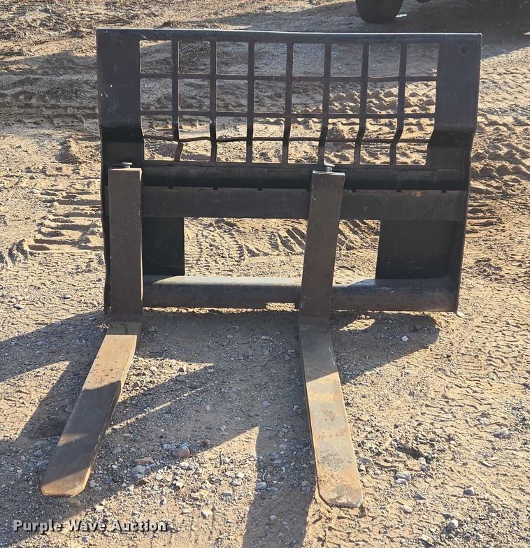 image for item ET5378 Caterpillar skid steer forks