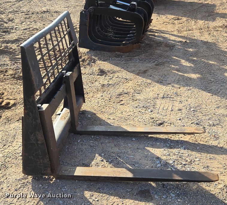 image for item ET5378 Caterpillar skid steer forks