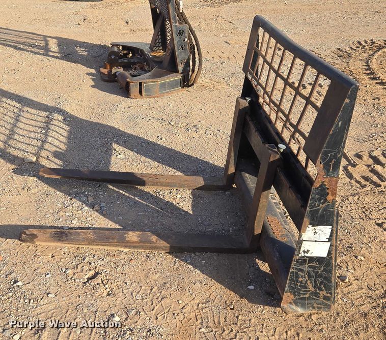 image for item ET5378 Caterpillar skid steer forks