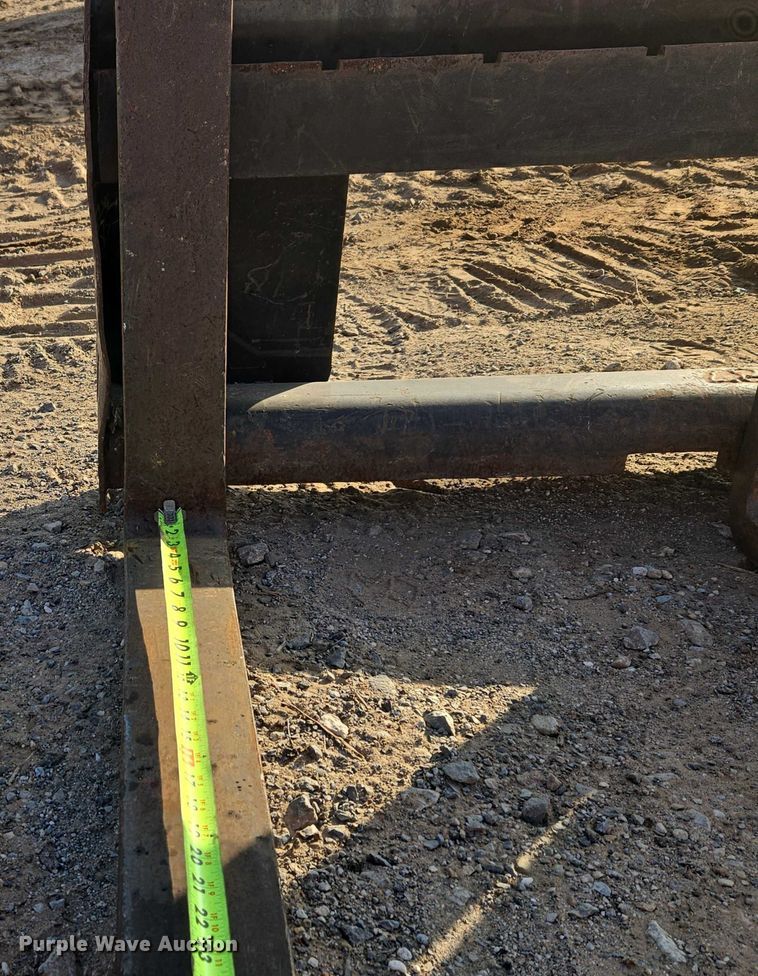 image for item ET5378 Caterpillar skid steer forks