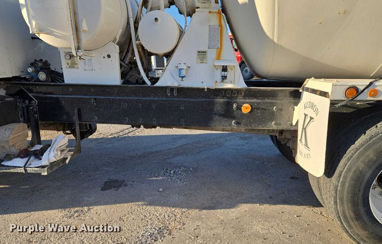 image for item ET5385 2015 Kenworth W900 ready mix truck