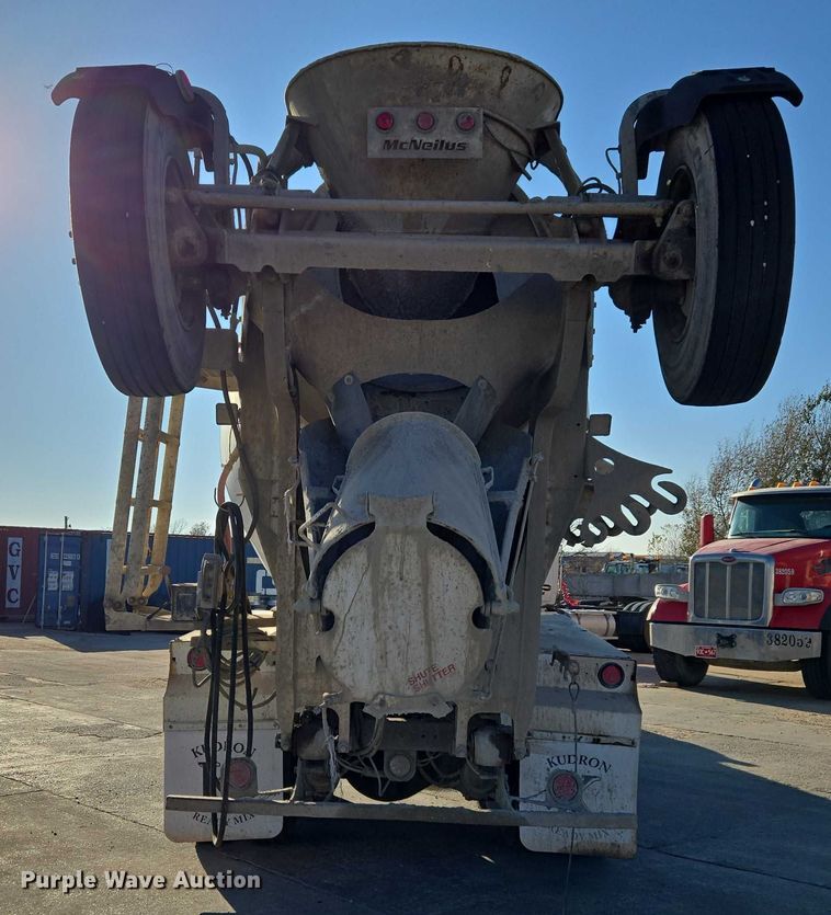 image for item ET5386 2006 Kenworth W900 ready mix truck