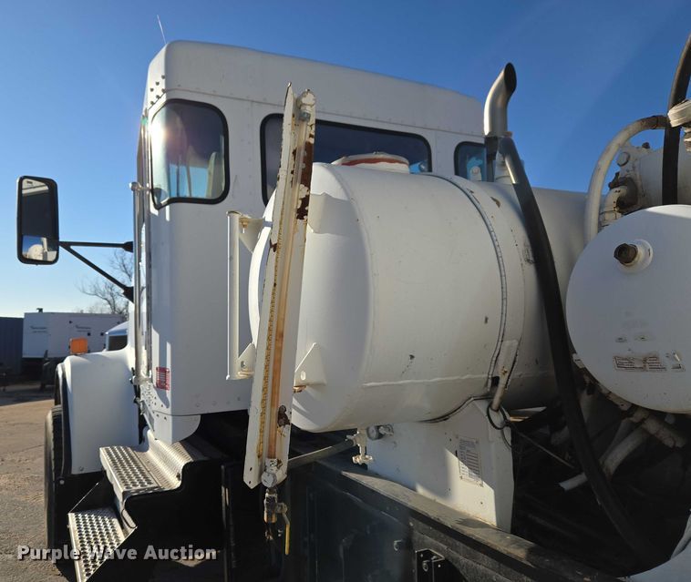 image for item ET5386 2006 Kenworth W900 ready mix truck