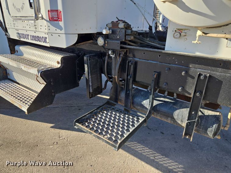 image for item ET5386 2006 Kenworth W900 ready mix truck