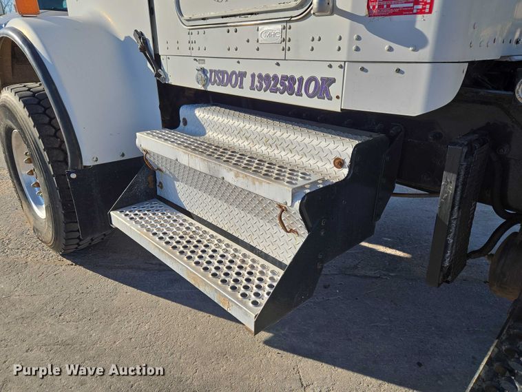 image for item ET5386 2006 Kenworth W900 ready mix truck