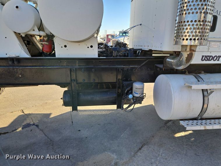 image for item ET5386 2006 Kenworth W900 ready mix truck