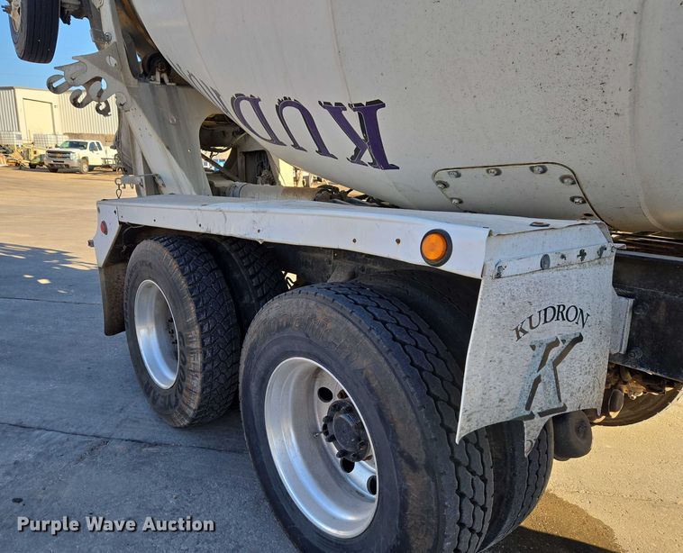 image for item ET5386 2006 Kenworth W900 ready mix truck