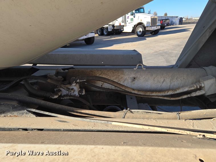 image for item ET5386 2006 Kenworth W900 ready mix truck