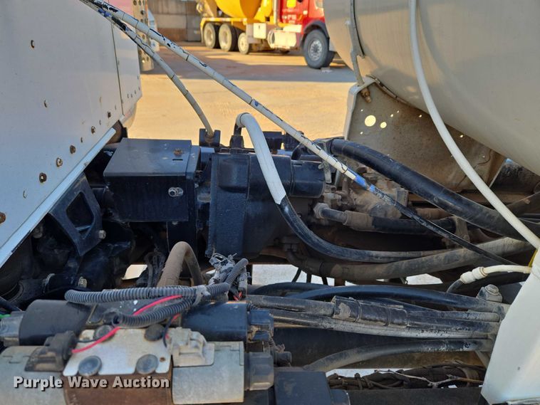 image for item ET5386 2006 Kenworth W900 ready mix truck