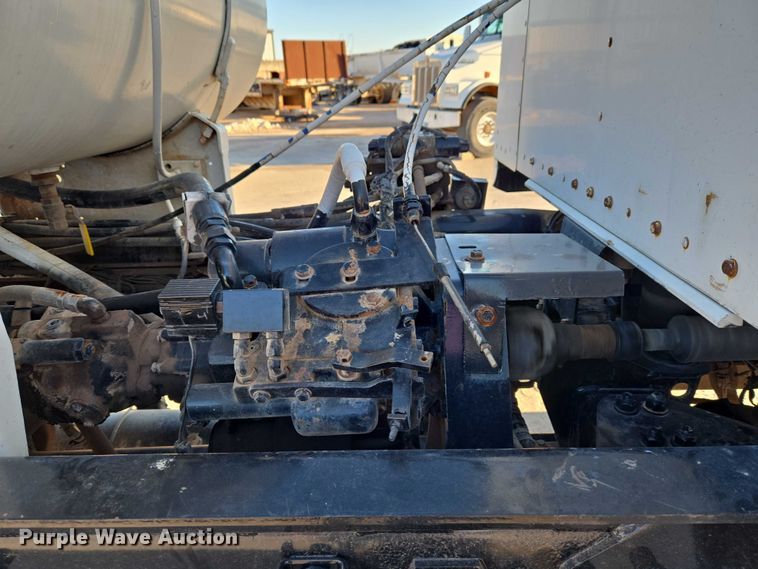 image for item ET5386 2006 Kenworth W900 ready mix truck