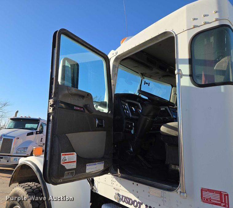 image for item ET5386 2006 Kenworth W900 ready mix truck