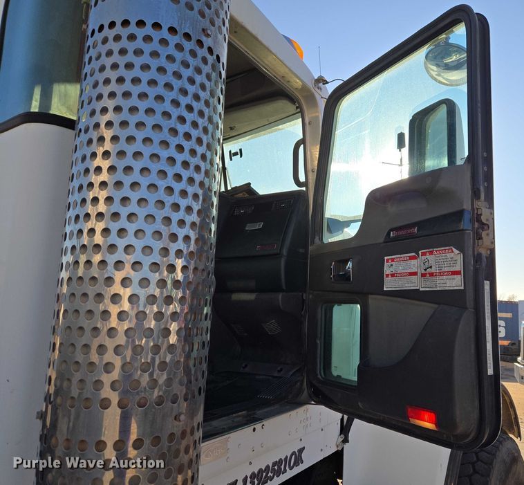 image for item ET5386 2006 Kenworth W900 ready mix truck