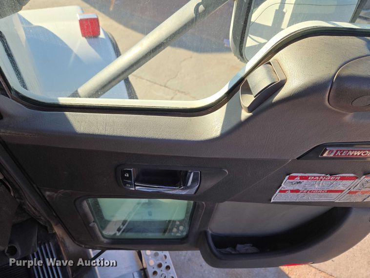 image for item ET5386 2006 Kenworth W900 ready mix truck