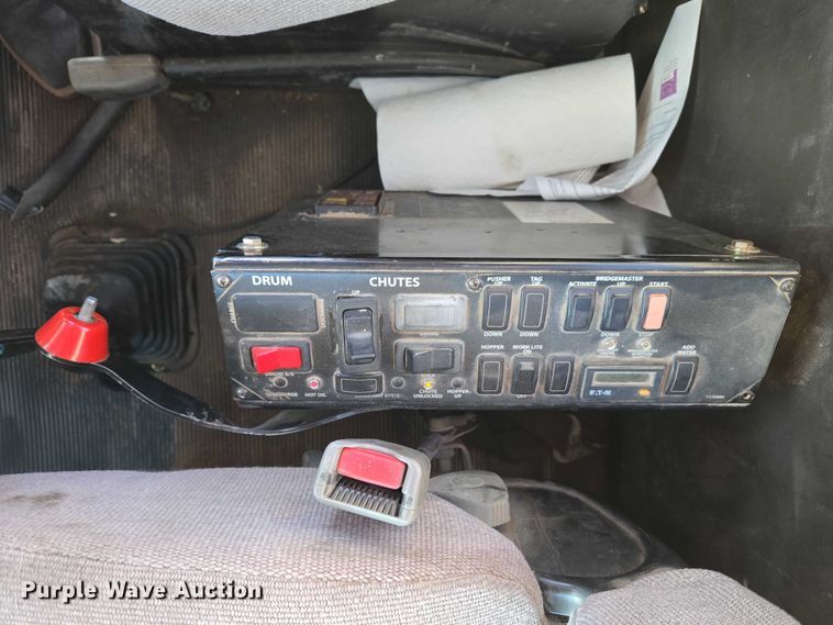 image for item ET5386 2006 Kenworth W900 ready mix truck