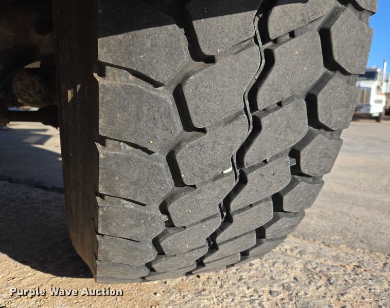 image for item ET5386 2006 Kenworth W900 ready mix truck