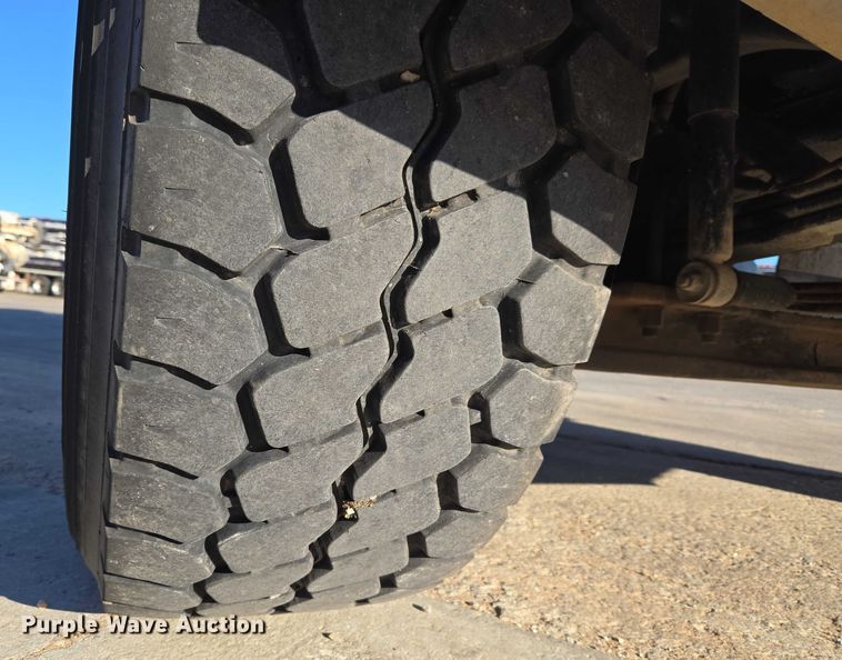 image for item ET5386 2006 Kenworth W900 ready mix truck