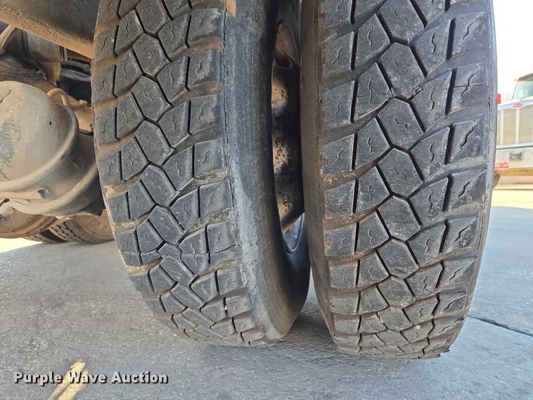 image for item ET5386 2006 Kenworth W900 ready mix truck